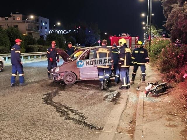 Σοβαρό τροχαίο στη Λεωφόρο Βουλιαγμένης, ανατράπηκε αυτοκίνητο και εγκλωβίστηκε ο οδηγός Σοβαρό-τροχαίο-στη-Λεωφόρο-Βουλιαγμένης,-ανατράπηκε-αυτοκίνητο-και-εγκλωβίστηκε-ο-οδηγός