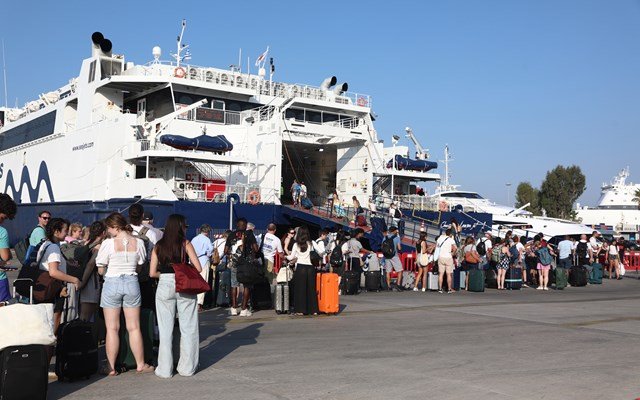 Από το κυνήγι των εκπτώσεων στις οικονομικές διακοπές: Ο νέος χάρτης της καταναλωτικής συμπεριφοράς Από-το-κυνήγι-των-εκπτώσεων-στις-οικονομικές-διακοπές:-Ο-νέος-χάρτης-της-καταναλωτικής-συμπεριφοράς