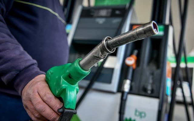 Καύσιμα: Μια ανάσα από τα 2 ευρώ η αμόλυβδη – Το άλμα του πετρελαίου απειλεί να “σβήσει” τις εκπτώσεις Καύσιμα:-Μια-ανάσα-από-τα-2-ευρώ-η-αμόλυβδη-–-Το-άλμα-του-πετρελαίου-απειλεί-να-“σβήσει”-τις-εκπτώσεις