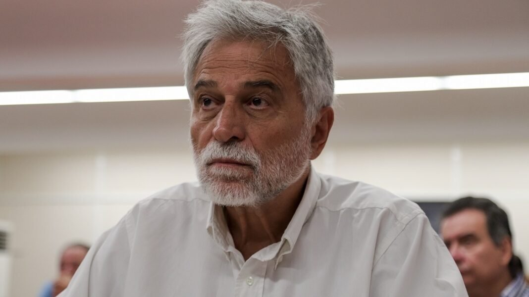 Παραιτήθηκε ο Χατζησωκράτης από την ΚΕ του ΣΥΡΙΖΑ Παραιτήθηκε ο Χατζησωκράτης από την ΚΕ του ΣΥΡΙΖΑ