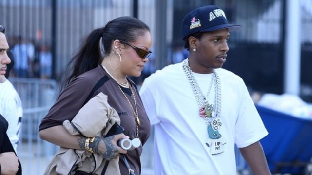 Ριάνα και ASAP Rocky: Η εμφάνιση τους στον τελικό του Μουντιάλ, δείτε φωτογραφίες Ριάνα-και-asap-rocky:-Η-εμφάνιση-τους-στον-τελικό-του-Μουντιάλ,-δείτε-φωτογραφίες