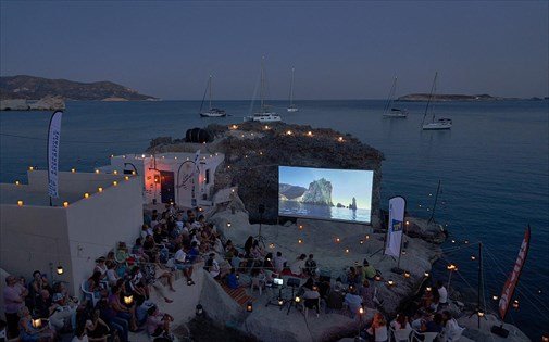 Η Κίμωλος έχει ένα από τα πιο ατμοσφαιρικά θερινά σινεμά του Αιγαίου Η-Κίμωλος-έχει-ένα-από-τα-πιο-ατμοσφαιρικά-θερινά-σινεμά-του-Αιγαίου