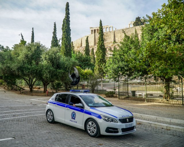 Ακρόπολη: Άνδρας με μαχαίρι τραυμάτισε δύο Ελληνοαμερικανούς τουρίστες, σε σοβαρή κατάσταση ο ένας Ακρόπολη:-Άνδρας-με-μαχαίρι-τραυμάτισε-δύο-Ελληνοαμερικανούς-τουρίστες,-σε-σοβαρή-κατάσταση-ο-ένας