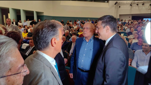 Το-Επιμελητήριο-Κορινθίας-βράβευσε-τον-Σταύρο-Δήμα,-δείτε-φωτογραφίες