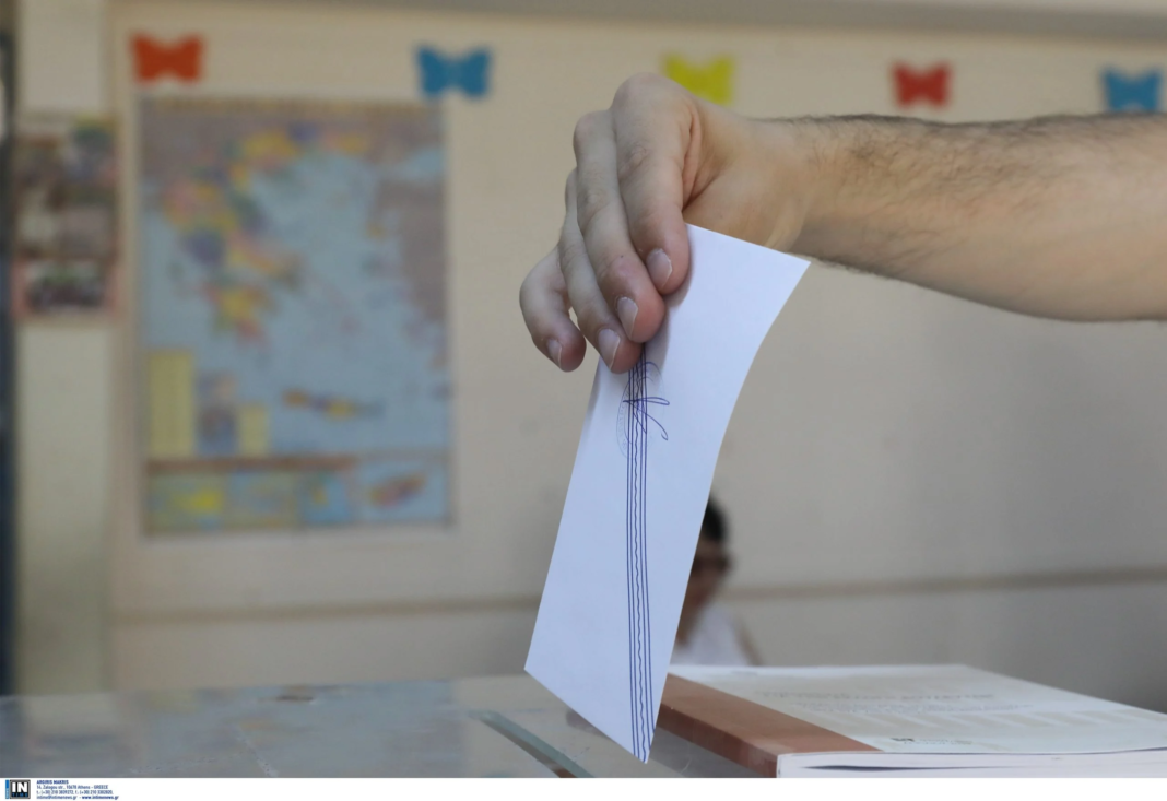 Δημοσκόπηση-interview:-Στο-26,8%-η-ΝΔ-–-11-μονάδες-διαφορά-από-την-ΕΛΑΣ