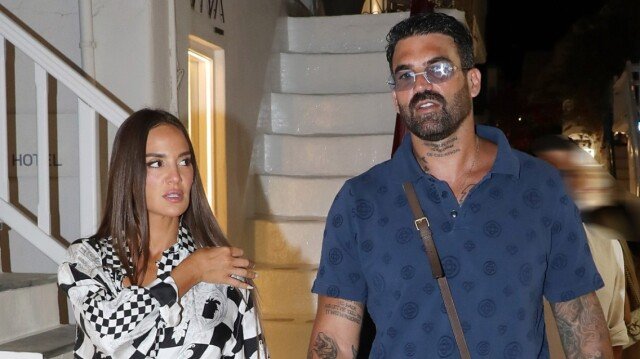Ρία Ελληνίδου: Η βόλτα με τον Δημήτρη Αλεξάνδρου στη Μύκονο, δείτε φωτογραφίες Ρία-Ελληνίδου:-Η-βόλτα-με-τον-Δημήτρη-Αλεξάνδρου-στη-Μύκονο,-δείτε-φωτογραφίες