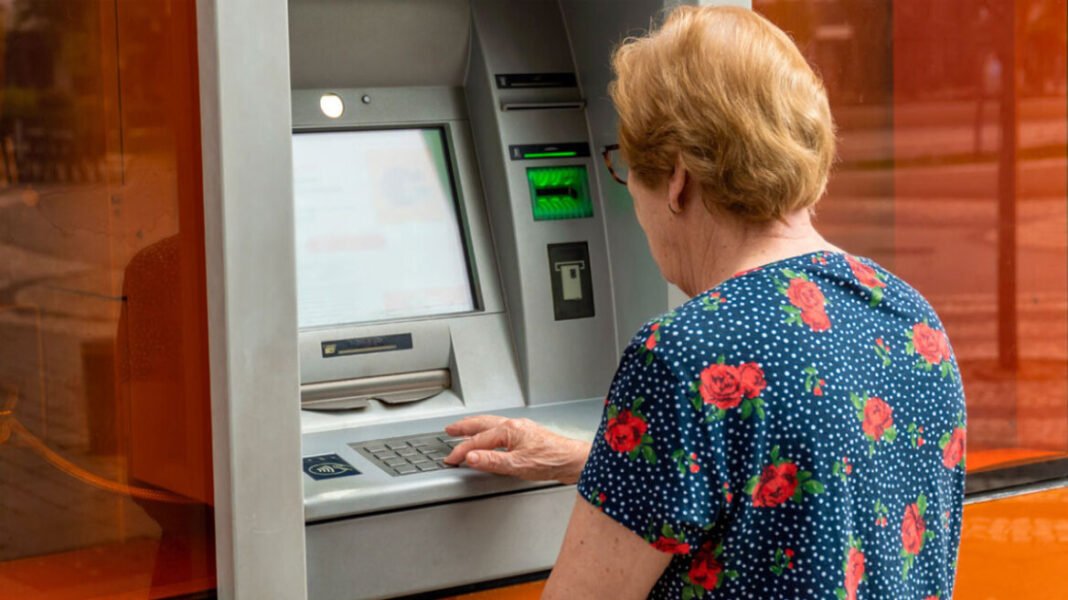 Κεραμέως για συντάξεις χηρείας: Κλείνει οριστικά μια εκκρεμότητα δέκα ετών, θα επανέλθουν στο 70% όσες έχουν υποστεί μείωση Κεραμέως για συντάξεις χηρείας: Κλείνει οριστικά μια εκκρεμότητα δέκα ετών, θα επανέλθουν στο 70% όσες έχουν υποστεί μείωση