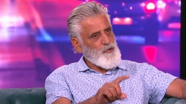 Πέτρος Ξεκούκης: Μου άρεσε το ράσο, αλλά έλεγα «αν το φοράω και δω μία όμορφη κοπέλα μπροστά μου τι θα κάνω;» Πέτρος-Ξεκούκης:-Μου-άρεσε-το-ράσο,-αλλά-έλεγα-«αν-το-φοράω-και-δω-μία-όμορφη-κοπέλα-μπροστά-μου-τι-θα-κάνω;»