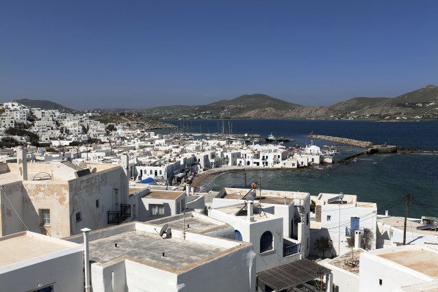Πάρος:-Δύο-συλλήψεις-για-διακίνηση-ναρκωτικών-–-Κατασχέθηκε-κάνναβη,-κοκαΐνη,-δενδρύλλια-και-μετρητά