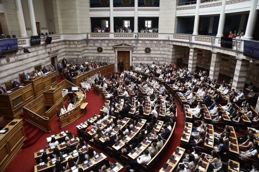 Συνταγματική-Αναθεώρηση:-Αρχίζει-η-συζήτηση-στην-Ολομέλεια-της-Βουλής