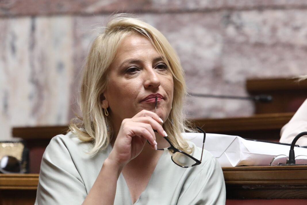 Ρένα-Δούρου:-Τηλεφωνική-επικοινωνία-με-τον-Νίκο-Κοτζιά