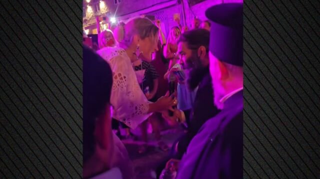 Η Νατάσσα Μποφίλιου τραγούδησε με παπά που πήγε σε συναυλία της, δείτε βίντεο Η-Νατάσσα-Μποφίλιου-τραγούδησε-με-παπά-που-πήγε-σε-συναυλία-της,-δείτε-βίντεο