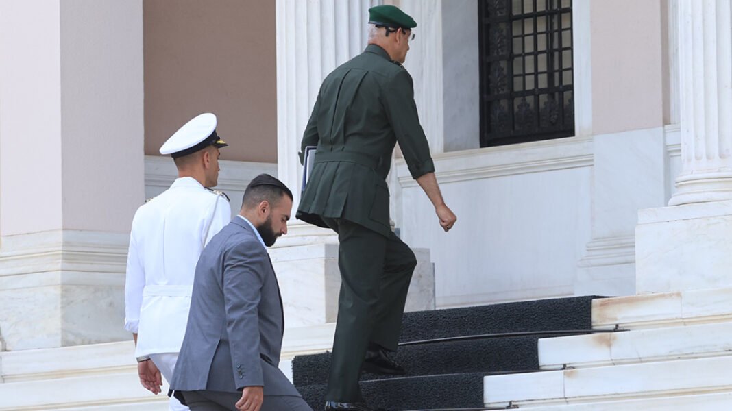 Συνεδρίασε το ΚΥΣΕΑ για τα εξοπλιστικά 4,2 δισ. ευρώ: Η Ασπίδα του Αχιλλέα και τα όπλα της σε πρώτο πλάνο Συνεδρίασε το ΚΥΣΕΑ για τα εξοπλιστικά 4,2 δισ. ευρώ: Η Ασπίδα του Αχιλλέα και τα όπλα της σε πρώτο πλάνο