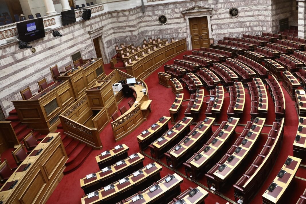 ΑΠΕΥΘΕΙΑΣ – Η συζήτηση στη Βουλή για τη Συνταγματική Αναθεώρηση ΑΠΕΥΘΕΙΑΣ-–-Η-συζήτηση-στη-Βουλή-για-τη-Συνταγματική-Αναθεώρηση