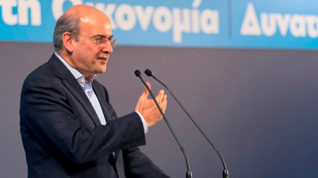 Χατζηδάκης: Η Δημοκρατία κινδυνεύει κι από εκείνους που την ευτελίζουν Χατζηδάκης: Η Δημοκρατία κινδυνεύει κι από εκείνους που την ευτελίζουν