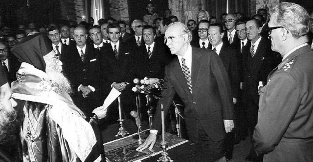24 Ιουλίου 1974: Η ιστορική μετάβαση που άλλαξε την Ελλάδα 24-Ιουλίου-1974:-Η-ιστορική-μετάβαση-που-άλλαξε-την-Ελλάδα