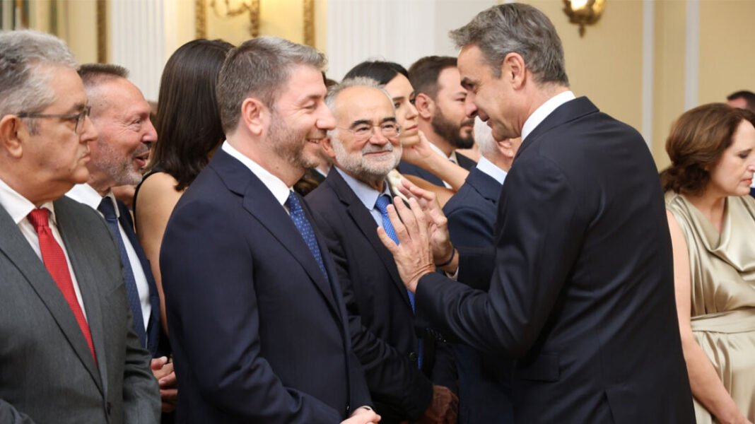 Τα-παραλειπόμενα-από-το-Προεδρικό:-Οι-διάλογοι-των-αρχηγών,-οι-«εκλογές-τον-Μάιο»-και-τα-χαμόγελα-Μητσοτάκη-Ανδρουλάκη,-δείτε-βίντεο-και-φωτογραφίες