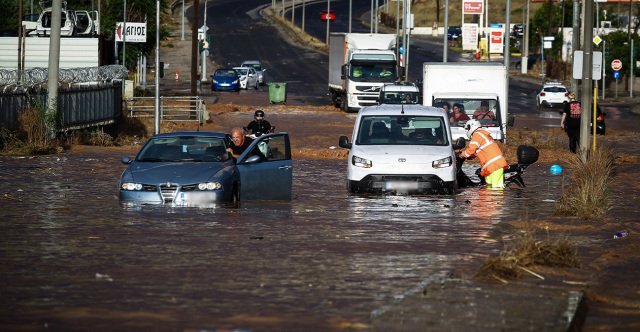 Πλημμύρισε η λεωφόρος ΝΑΤΟ στα Άνω Λιόσια, εγκλωβίστηκαν οδηγοί, δείτε φωτογραφίες Πλημμύρισε-η-λεωφόρος-ΝΑΤΟ-στα-Άνω-Λιόσια,-εγκλωβίστηκαν-οδηγοί,-δείτε-φωτογραφίες