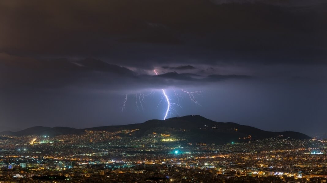 Νέες εικόνες από το «σφυροκόπημα» της κακοκαιρίας: Στην Ιστιαία το μεγαλύτερο ύψος βροχής, έπεσαν πάνω από 58.000 κεραυνοί Νέες-εικόνες-από-το-«σφυροκόπημα»-της-κακοκαιρίας:-Στην-Ιστιαία-το-μεγαλύτερο-ύψος-βροχής,-έπεσαν-πάνω-από-58.000-κεραυνοί