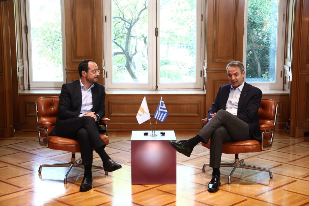 Συνάντηση Μητσοτάκη – Χριστοδουλίδη στο Μέγαρο Μαξίμου: «Έχουμε σημαντική κινητικότητα, η Ελλάδα στέκεται στο πλευρό της Κύπρου» Συνάντηση-Μητσοτάκη-–-Χριστοδουλίδη-στο-Μέγαρο-Μαξίμου:-«Έχουμε-σημαντική-κινητικότητα,-η-Ελλάδα-στέκεται-στο-πλευρό-της-Κύπρου»
