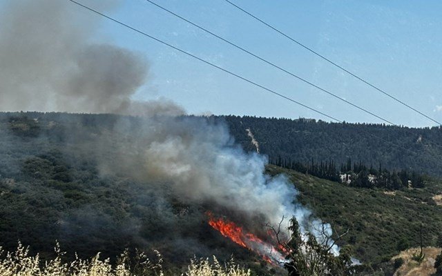 Θεσσαλονίκη: Ενισχύθηκαν οι δυνάμεις στην πυρκαγιά στην Πυλαία – Δύο μηνύματα από το 112 Θεσσαλονίκη:-Ενισχύθηκαν-οι-δυνάμεις-στην-πυρκαγιά-στην-Πυλαία-–-Δύο-μηνύματα-από-το-112