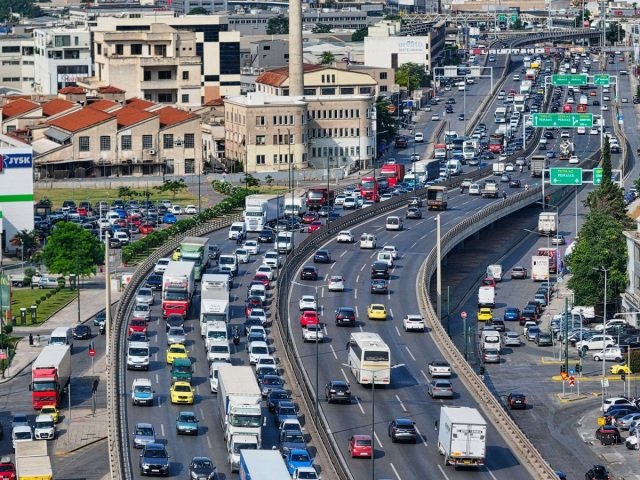 live-η-κίνηση-τώρα-στους-δρόμους:-Προβλήματα-σε-Κηφισό-και-Λεωφόρο-Αθηνών,-καθυστερήσεις-στην-Αττική-Οδό