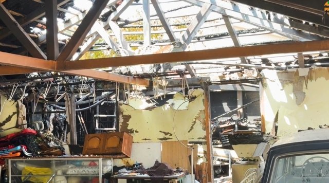 Άνω Λιόσια: «Ήθελα να δω εάν είχε νερό ή βενζίνη», λέει ο 85χρονος που άναψε αναπτήρα σε μπιτόνι και προκάλεσε φωτιά στο γκαράζ του σπιτιού του Άνω-Λιόσια:-«Ήθελα-να-δω-εάν-είχε-νερό-ή-βενζίνη»,-λέει-ο-85χρονος-που-άναψε-αναπτήρα-σε-μπιτόνι-και-προκάλεσε-φωτιά-στο-γκαράζ-του-σπιτιού-του