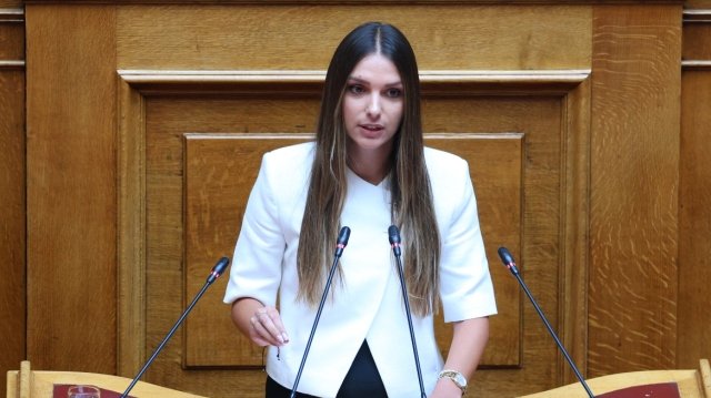 Αποχώρησε-με-αιχμές-από-τους-«Δημοκράτες»-του-Κασσελάκη-η-Μυρτώ-Κοροβέση:-Συγκεχυμένη-η-πολιτική-κατεύθυνση-του-κόμματος