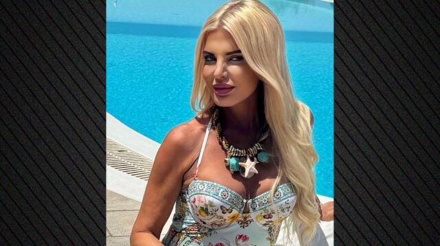 Ο-χορός-της-Μαρίνας-Σταυράκη-σε-beach-bar-της-Μυκόνου-και-οι-φωτογραφίες-με-μαγιό