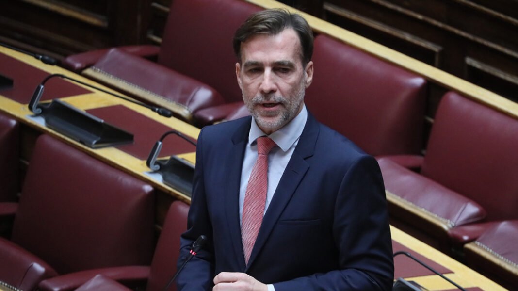 Μετά την Πλεύση Ελευθερίας και το Κίνημα Δημοκρατίας, ο βουλευτής Μιχάλης Χουρδάκης πηγαίνει στο ΠΑΣΟΚ Μετά την Πλεύση Ελευθερίας και το Κίνημα Δημοκρατίας, ο βουλευτής Μιχάλης Χουρδάκης πηγαίνει στο ΠΑΣΟΚ