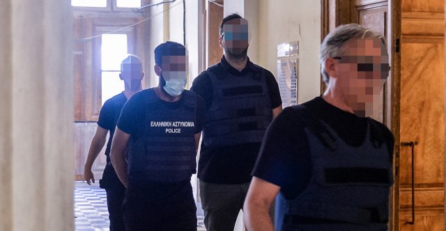 Εγώ έτρωγα εκείνη την ώρα, χτύπησε το κουδούνι νομίζοντας ότι έλειπα: Η απολογία του 41χρονου για τον θάνατο της διασώστριας στη Σύρο Εγώ-έτρωγα-εκείνη-την-ώρα,-χτύπησε-το-κουδούνι-νομίζοντας-ότι-έλειπα:-Η-απολογία-του-41χρονου-για-τον-θάνατο-της-διασώστριας-στη-Σύρο