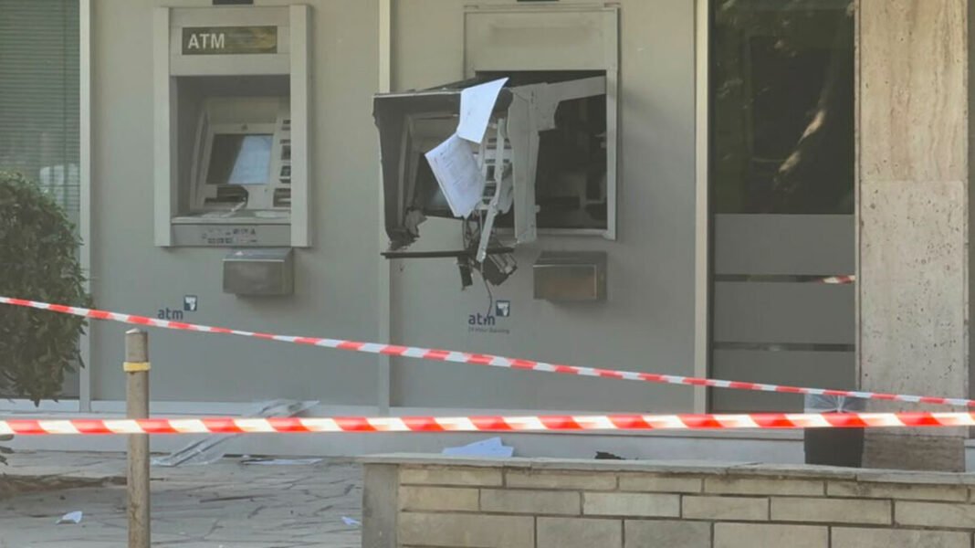 Δύο οι εκρηκτικοί μηχανισμοί που έβαλαν σε ΑΤΜ τράπεζας στην Καλαμαριά Δύο-οι-εκρηκτικοί-μηχανισμοί-που-έβαλαν-σε-ΑΤΜ-τράπεζας-στην-Καλαμαριά