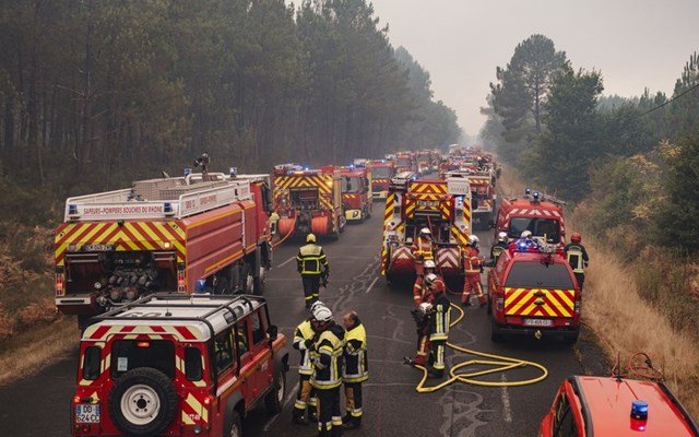 Γαλλία: Η υψηλή θερμοκρασία και οι άνεμοι τροφοδοτούν ξανά τη φωτιά στη Ζιρόντ Γαλλία:-Η-υψηλή-θερμοκρασία-και-οι-άνεμοι-τροφοδοτούν-ξανά-τη-φωτιά-στη-Ζιρόντ