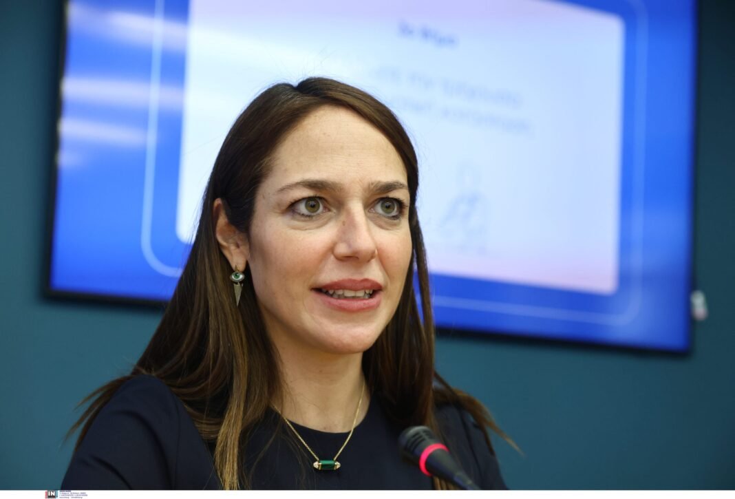 Δόμνα Μιχαηλίδου: H απάντησή της για την Ελληνική Οικογένεια – «H τέχνη της κοπτικής είναι παλιά» – ΒΙΝΤΕΟ Δόμνα-Μιχαηλίδου:-h-απάντησή-της-για-την-Ελληνική-Οικογένεια-–-«h-τέχνη-της-κοπτικής-είναι-παλιά»-–-ΒΙΝΤΕΟ