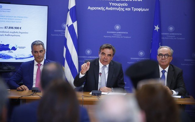 Υπεγράφη-η-σύμβαση-ΣΔΙΤ-για-το-μεγάλο-αρδευτικό-έργο-Λασιθίου-ύψους-87,9-εκατ.-ευρώ