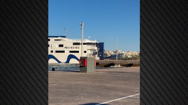 Βίντεο:-Η-προσπάθεια-του-«champion-jet-3»-να-δέσει-στη-Ραφήνα-εν-μέσω-ενισχυμένων-ανέμων