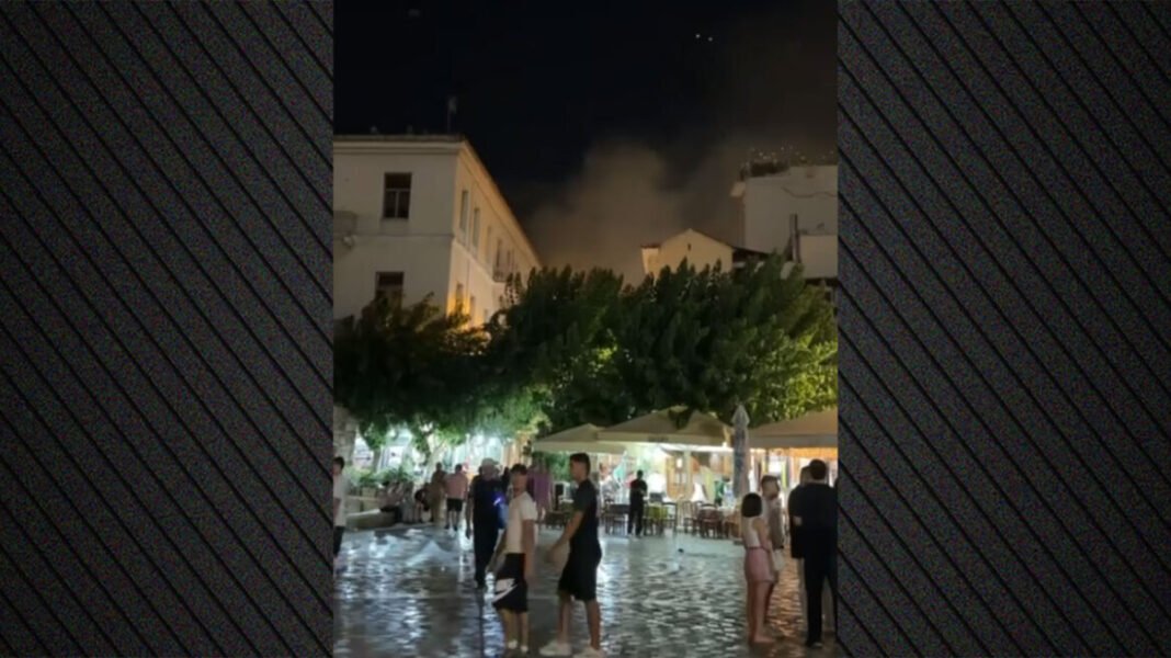 Άρπαξε φωτιά η καμινάδα του κεμπαμπτζίδικου «Θανάσης» στο Μοναστηράκι, δείτε βίντεο Άρπαξε-φωτιά-η-καμινάδα-του-κεμπαμπτζίδικου-«Θανάσης»-στο-Μοναστηράκι,-δείτε-βίντεο