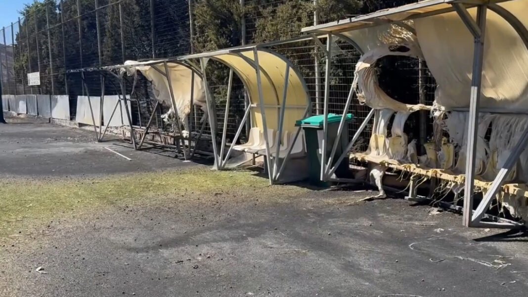 Η φωτιά στο Ρέθυμνο έλιωσε πάγκους, καθίσματα και σκέπαστρα στο γήπεδο στις Μέλαμπες, δείτε βίντεο Η-φωτιά-στο-Ρέθυμνο-έλιωσε-πάγκους,-καθίσματα-και-σκέπαστρα-στο-γήπεδο-στις-Μέλαμπες,-δείτε-βίντεο