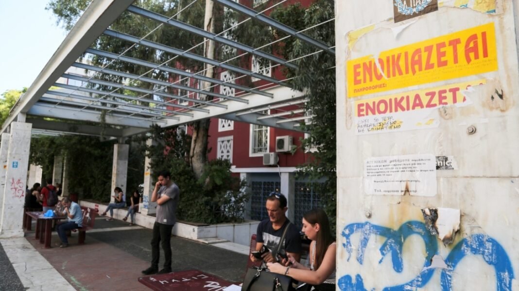 Από την αναζήτηση φοιτητικού σπιτιού μέχρι την οικονομική επιβίωση: Όσα πρέπει να γνωρίζουν φοιτητές και γονείς Από-την-αναζήτηση-φοιτητικού-σπιτιού-μέχρι-την-οικονομική-επιβίωση:-Όσα-πρέπει-να-γνωρίζουν-φοιτητές-και-γονείς