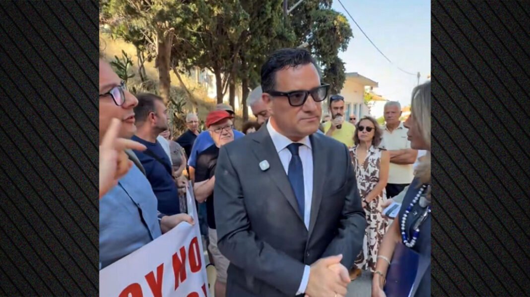 Ο Αδωνις Γεωργιάδης απαντά για τα έξυπνα γυαλιά: Ναι, φοράω τα Meta2, κοστίζουν 600 ευρώ και μυστική ή παράνομη εγγραφή με αυτά, δεν γίνεται Ο Αδωνις Γεωργιάδης απαντά για τα έξυπνα γυαλιά: Ναι, φοράω τα Meta2, κοστίζουν 600 ευρώ και μυστική ή παράνομη εγγραφή με αυτά, δεν γίνεται