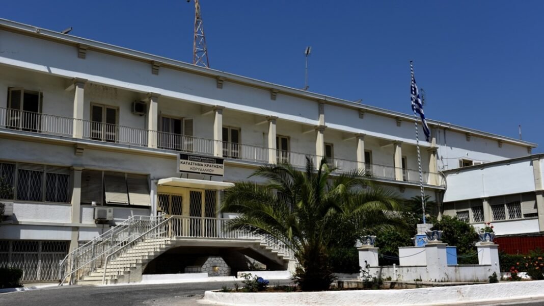 Αυξάνεται στα 30 έτη από τα 25 η πραγματική έκτιση ποινής των ισοβίων – Κατατέθηκε στη Βουλή η τροπολογία