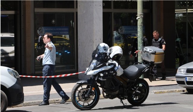 Τηλεφώνημα για βόμβα στο προξενείο της Γαλλίας και το ΕΒΕΑ στο κέντρο της Αθήνας Τηλεφώνημα-για-βόμβα-στο-προξενείο-της-Γαλλίας-και-το-ΕΒΕΑ-στο-κέντρο-της-Αθήνας