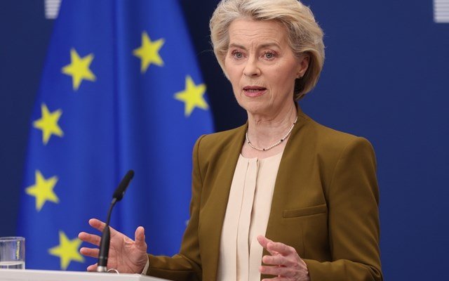 Φον ντερ Λάιεν: Απαράδεκτες οι εικόνες από τη Θέουτα Φον-ντερ-Λάιεν:-Απαράδεκτες-οι-εικόνες-από-τη-Θέουτα