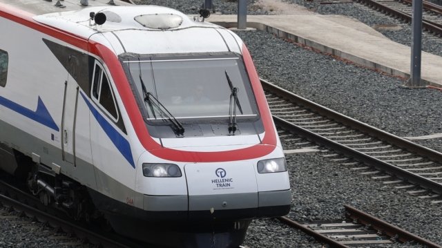 Έφτασαν Θεσσαλονίκη οι δύο νέοι υβριδικοί συρμοί Intercity, τι περιλαμβανει το πρόγραμμα δοκιμών που υποβάλλονται Έφτασαν-Θεσσαλονίκη-οι-δύο-νέοι-υβριδικοί-συρμοί-intercity,-τι-περιλαμβανει-το-πρόγραμμα-δοκιμών-που-υποβάλλονται
