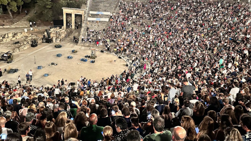 Ακυρώνεται-η-αποψινή-παράσταση-των-«Τρωάδων»-στην-Επίδαυρο-λόγω-των-πυρκαγιών