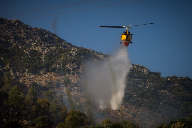 Φωτιά στον Ασπρόπυργο στην θέση Λάκκα Κάτσαρη, επιχειρούν 9 εναέρια Φωτιά-στον-Ασπρόπυργο-στην-θέση-Λάκκα-Κάτσαρη,-επιχειρούν-9-εναέρια