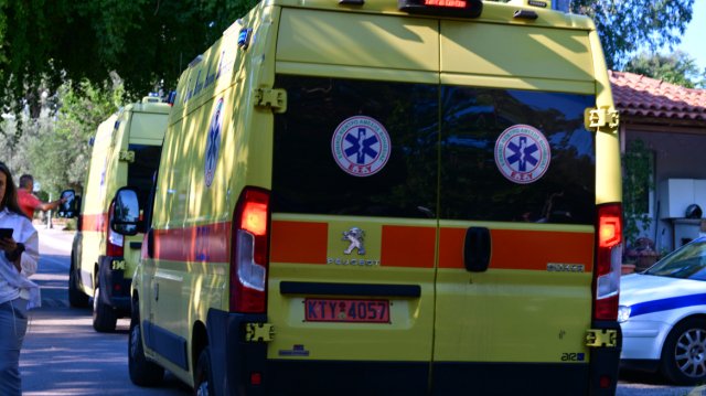 Φωτιά-στην-Περιφερειακή-Αιγάλεω:-14-τρόφιμοι-μεταφέρθηκαν-από-το-Δαφνί-σε-«Αττικόν»-και-Δρομοκαΐτειο-με-αναπνευστικά-προβλήματα