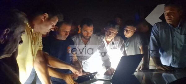 Ολονύχτια-μάχη-με-το-πύρινο-μέτωπο-στη-Βοιωτία-–-Παραμένει-στο-πεδίο-ο-Φάνης-Σπανός