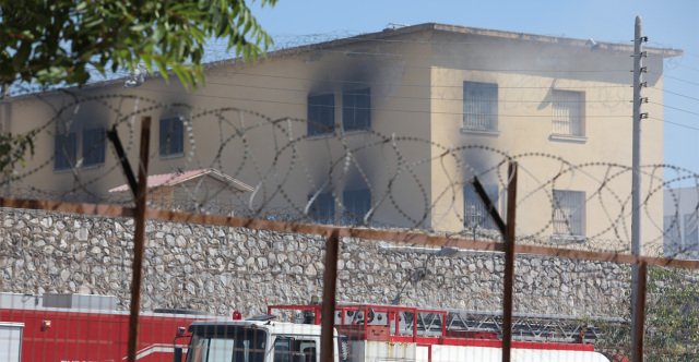 Φυλακές Κορυδαλλού: Ολοκληρώθηκε η μεταγωγή του Τούρκου μετά τα επεισόδια με τις φωτιές Φυλακές-Κορυδαλλού:-Ολοκληρώθηκε-η-μεταγωγή-του-Τούρκου-μετά-τα-επεισόδια-με-τις-φωτιές
