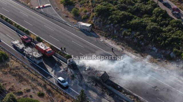 Νέες εικόνες από το τρομακτικό τροχαίο στη Φθιώτιδα από την σύγκρουση δύο φορτηγών, με έναν νεκρό Νέες-εικόνες-από-το-τρομακτικό-τροχαίο-στη-Φθιώτιδα-από-την-σύγκρουση-δύο-φορτηγών,-με-έναν-νεκρό